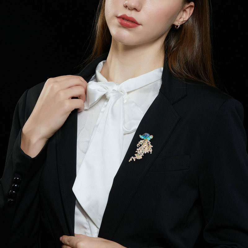 Marine life-encrusted zircon j - огляд і ціна Luxury Lifestyle Fashion